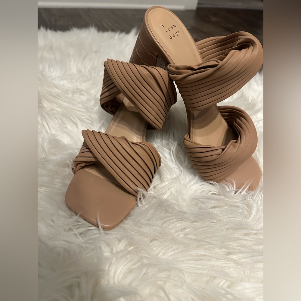 NWOT A New Day Jessa Mule Heels